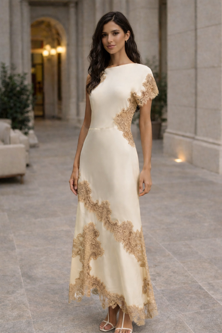 Margaret - Robe maxi avec détails en satin et en dentelle | Élégance
