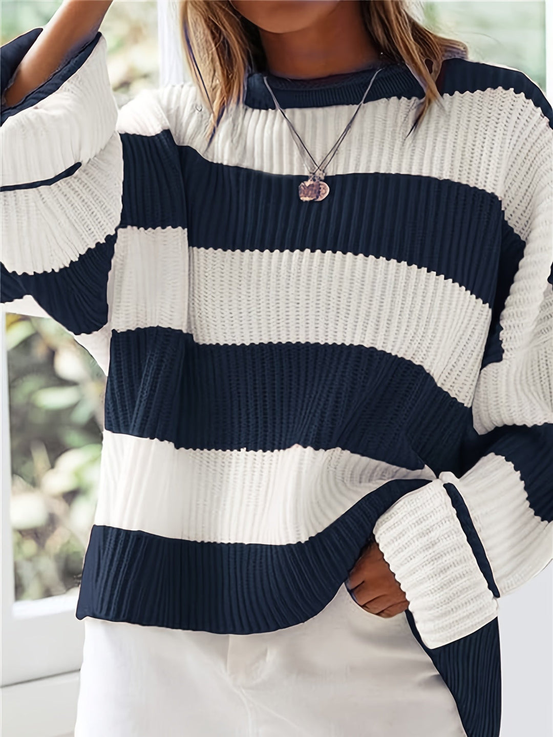 Ornella™ | Pull à rayures à col rond – Élégance